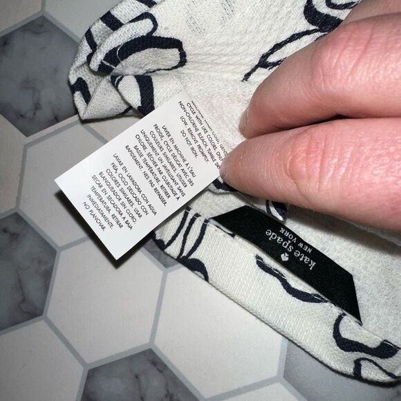 Kate Spade Black and White Floral Kitchen Linens Set - Picture 5 of 7